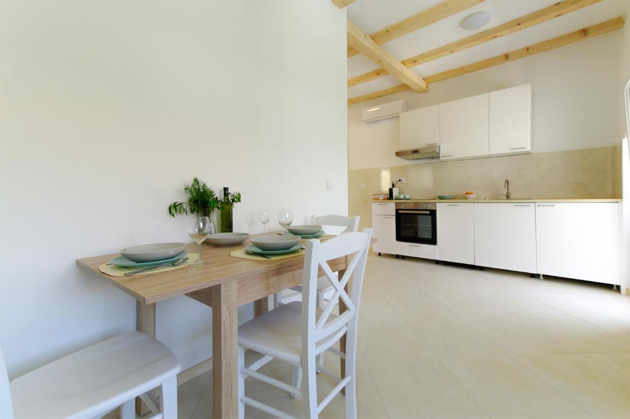 Apartmani Porat サリ エクステリア 写真